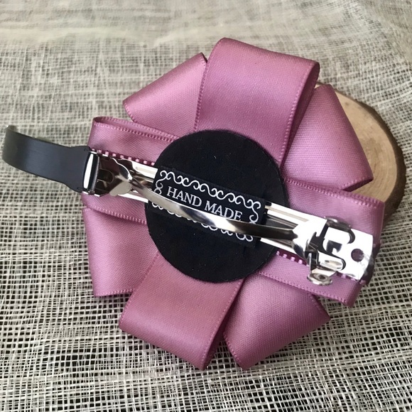 Elegant handmade Camellia flower hair barrette - Picture 7 of 8